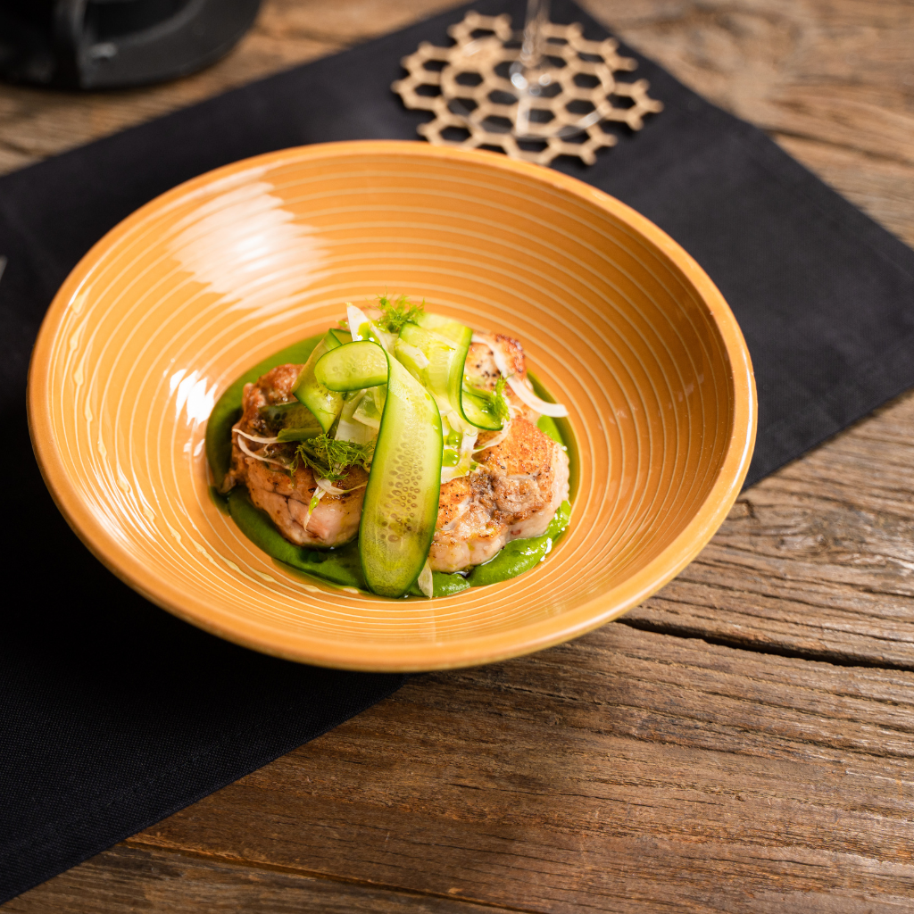 Receta de medallones de carne de conejo con salsa de curry verde
