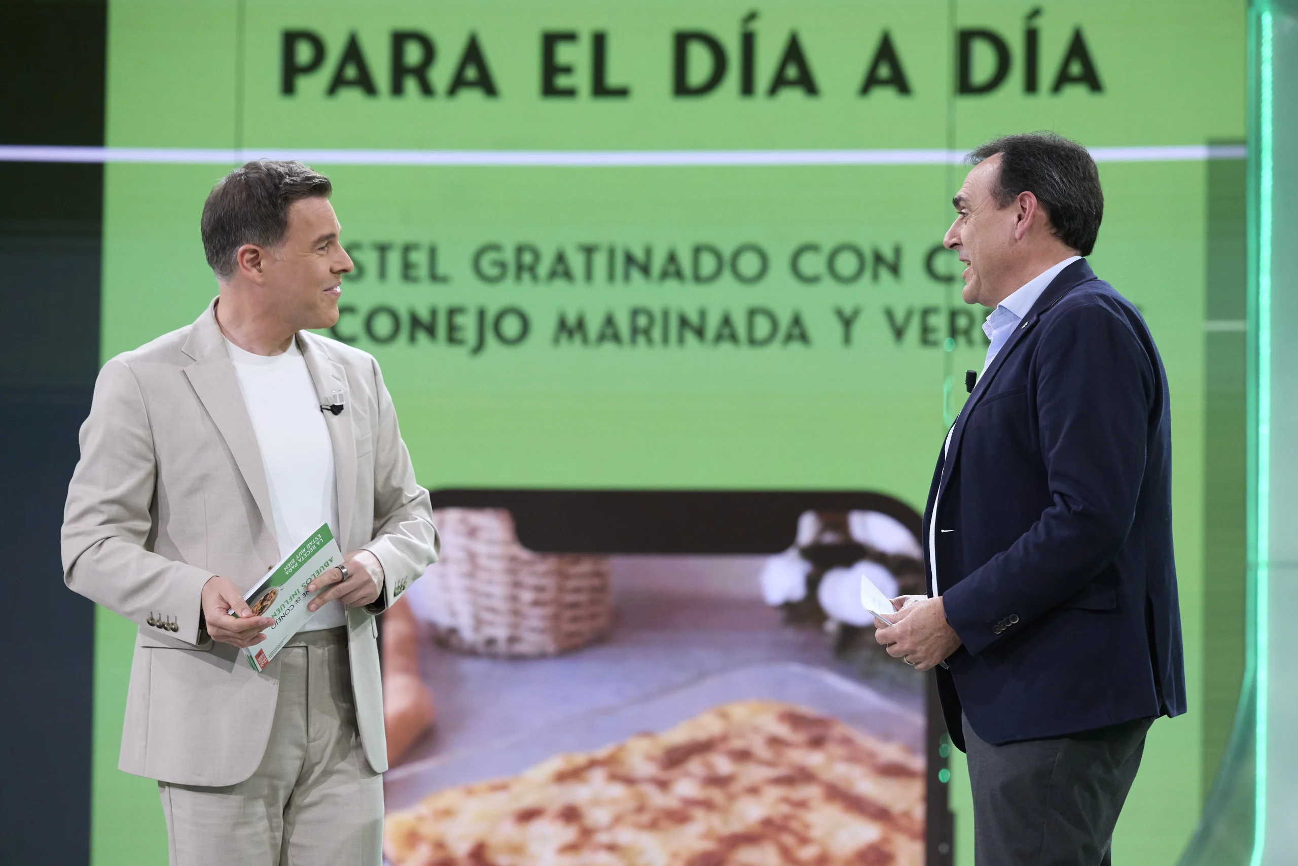 presentador-evento-carne-de-conejo